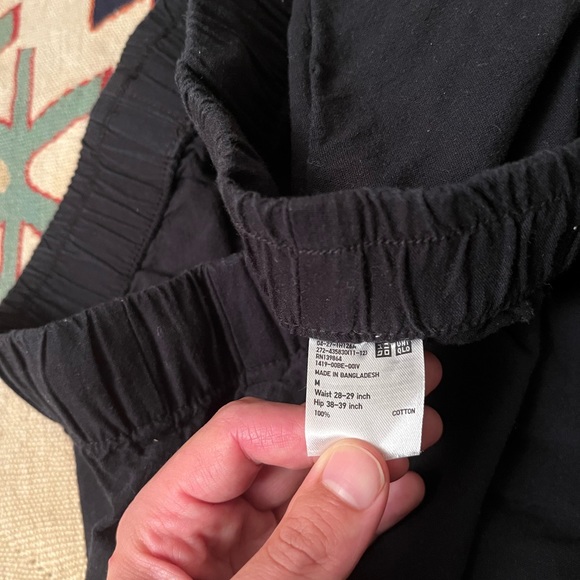 NWOT Uniqlo black cotton pants size medium - Picture 2 of 3